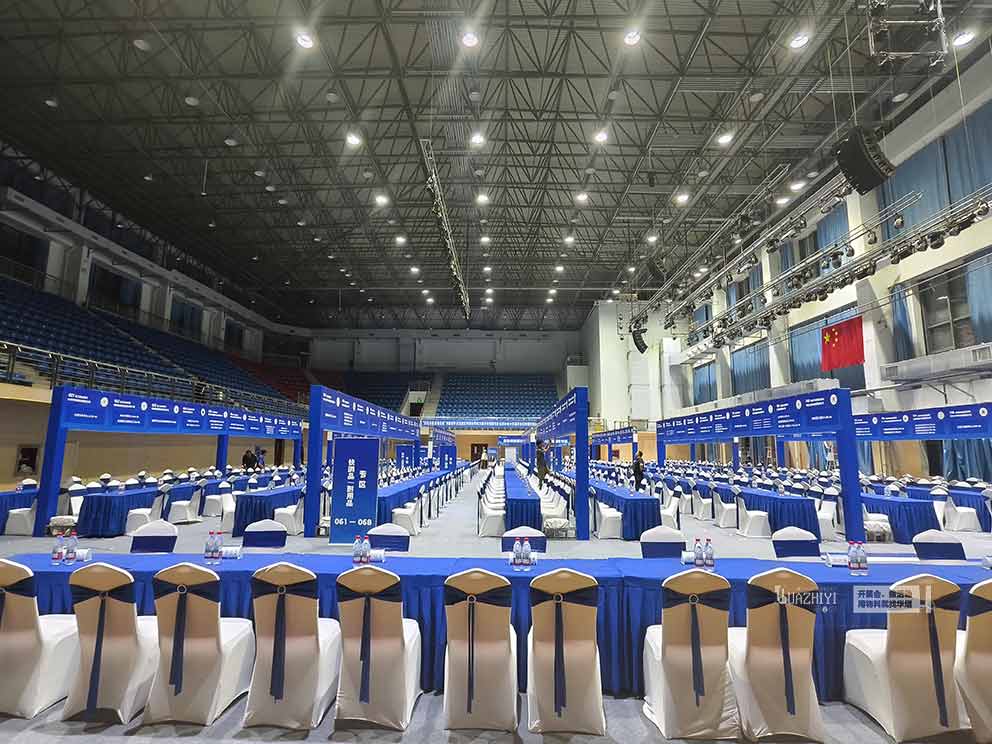 华熠桌椅物料出租公司布置华北水利水电大学2025校园招聘会