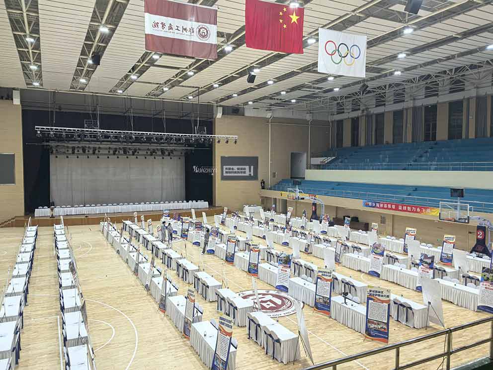 华熠桌椅租赁布场郑州工商学院毕业实习与就业一体化启动大会