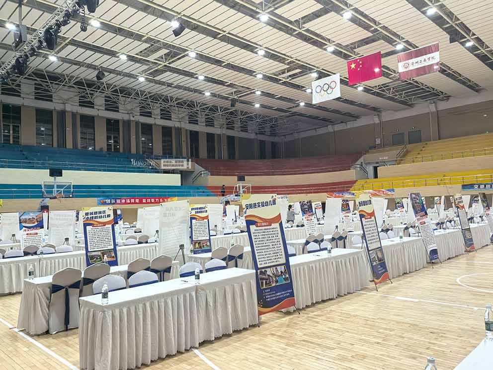 华熠桌椅租赁布场郑州工商学院毕业实习与就业一体化启动大会