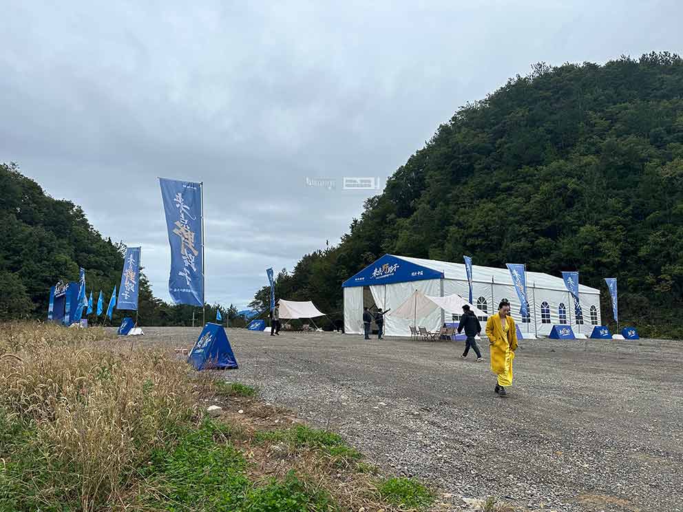 巴东北京越野试驾车友会，华熠篷房道旗租赁进行布场