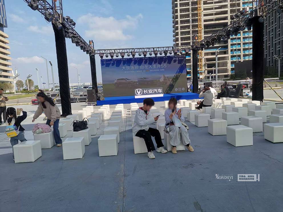 金融岛长安汽车活动由华熠桌椅沙发租赁布场