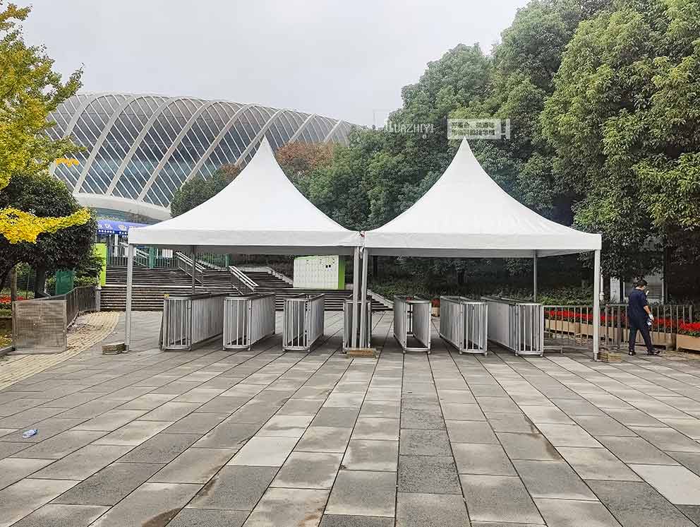 陈楚生2025演唱会武汉站由华熠帐篷铁马护栏租赁布场