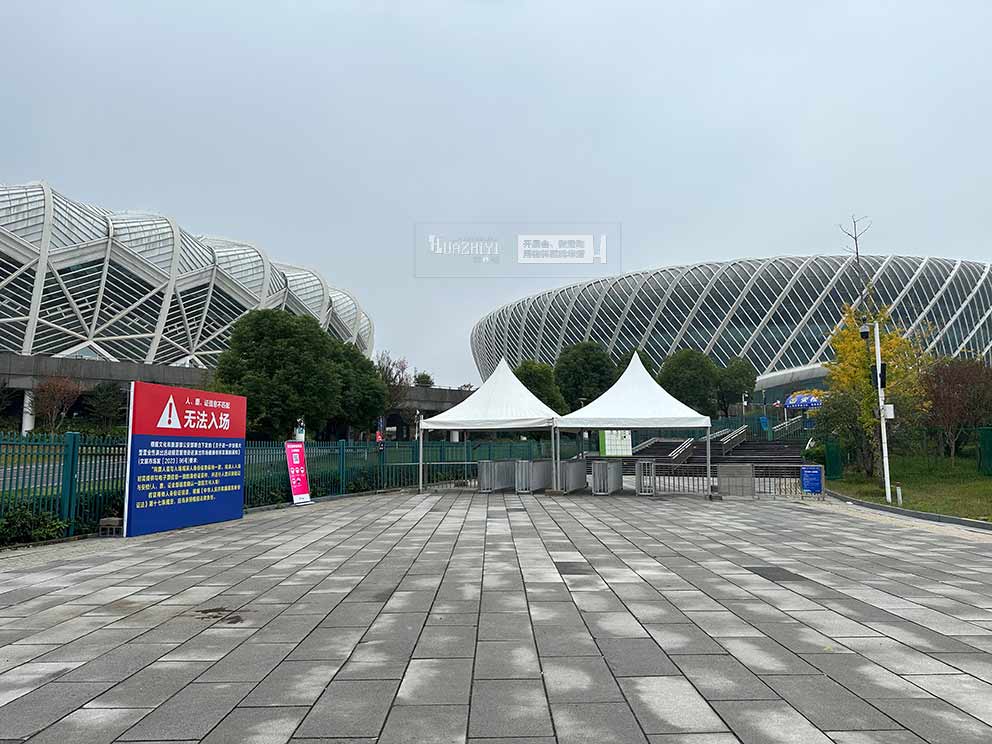 陈楚生2025演唱会武汉站由华熠帐篷铁马护栏租赁布场