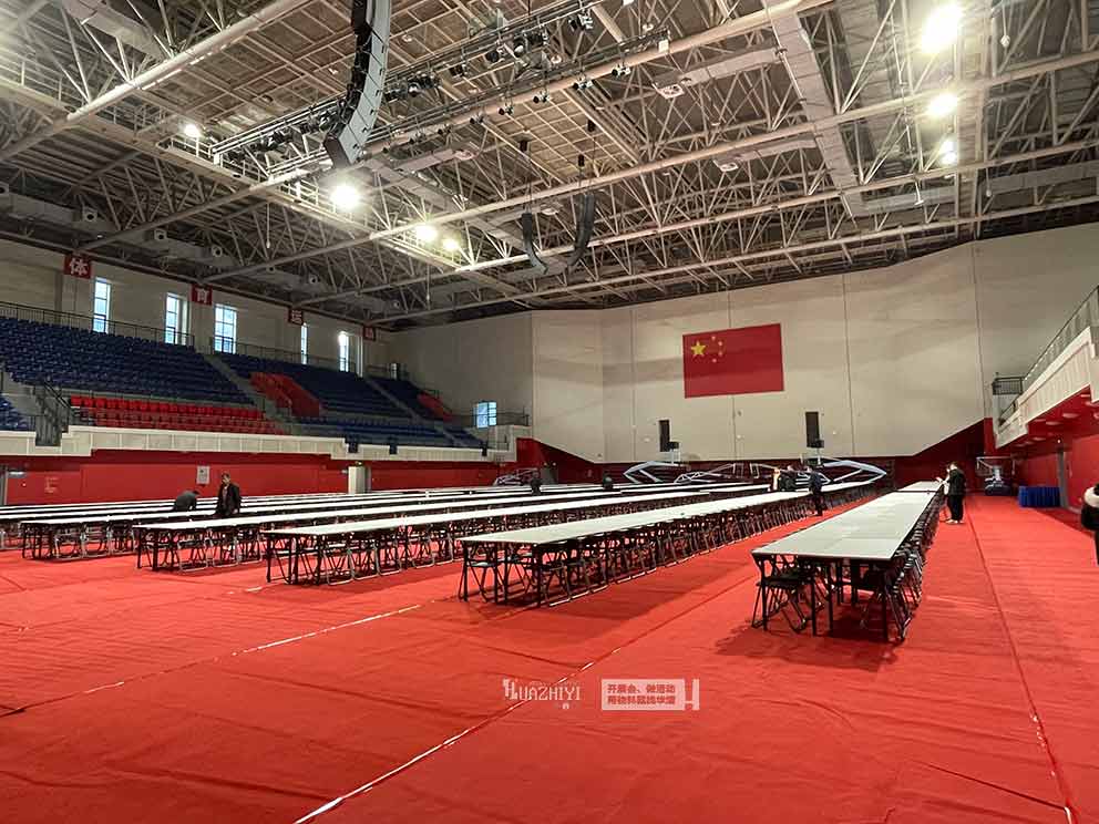 郑州轻工业学院校园活动,华熠桌椅租赁进行布场