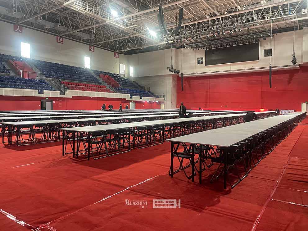 郑州轻工业学院校园活动,华熠桌椅租赁进行布场