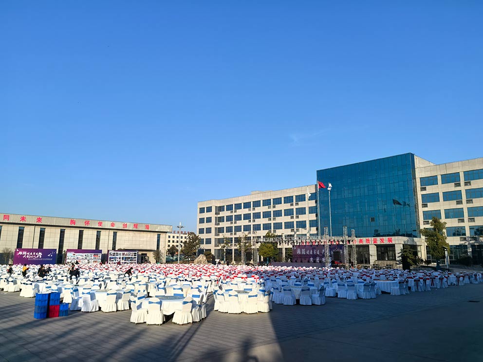 郑州桌椅租赁布场双优产业园大圆桌贵宾椅