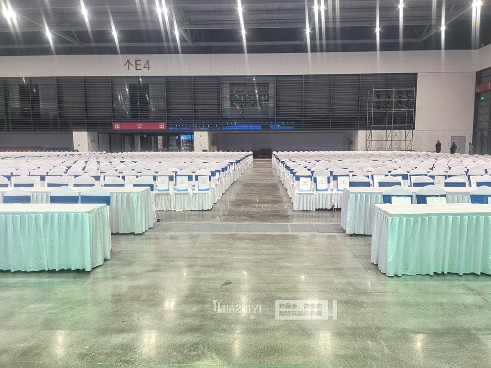 新会展中心2025表彰大会,华熠桌椅租赁进行布场