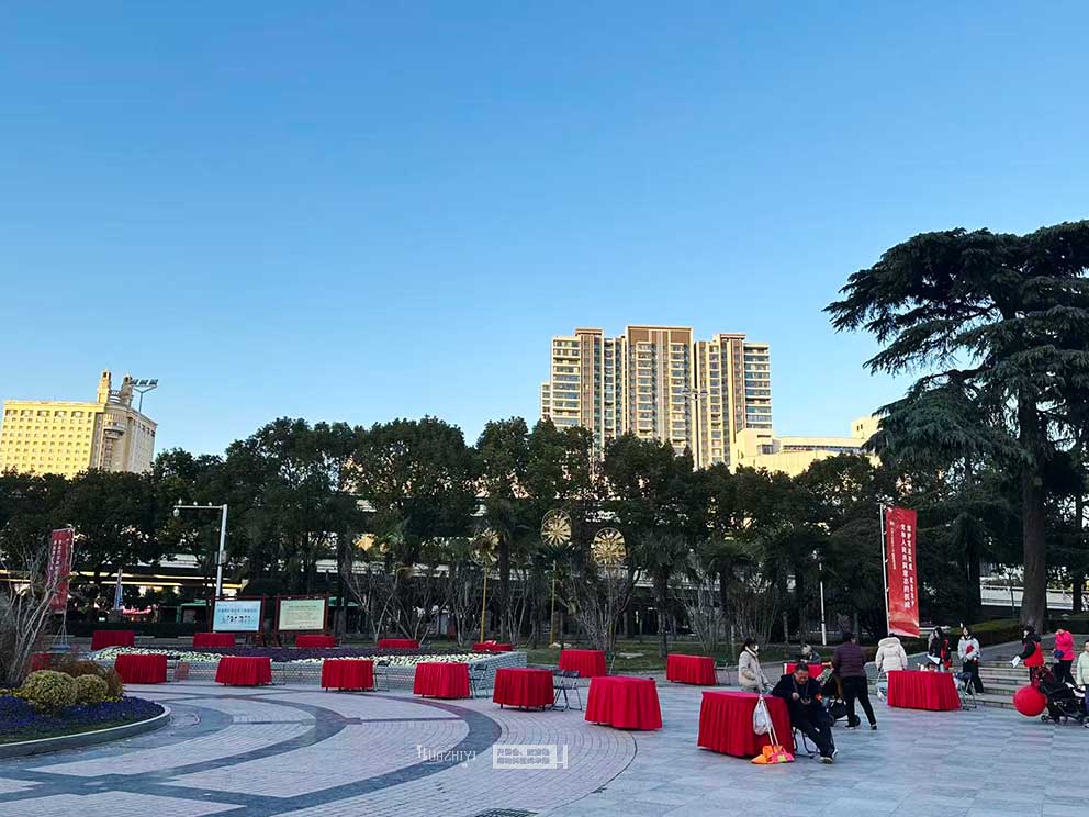 2025郑州宪法宣传周启动仪式，郑州桌椅道旗租赁进行布场