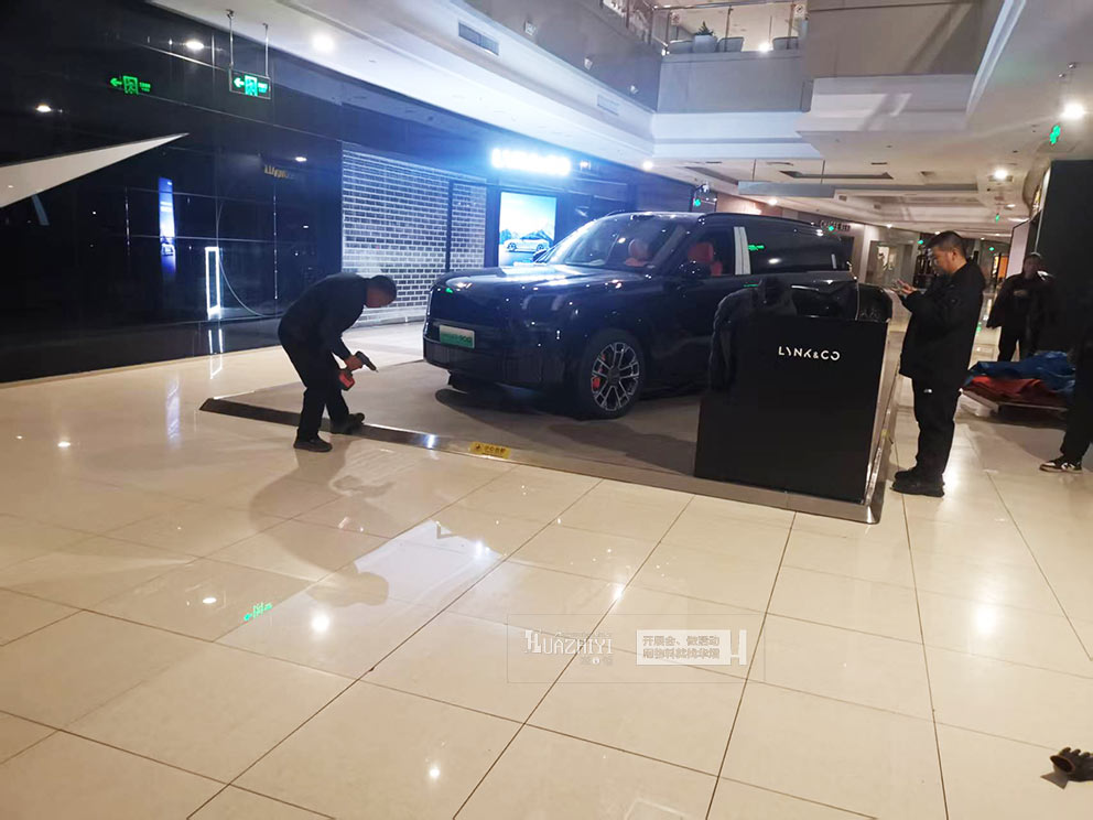 郑州车展地台租赁:防滑耐磨易清洁,提升展台质感