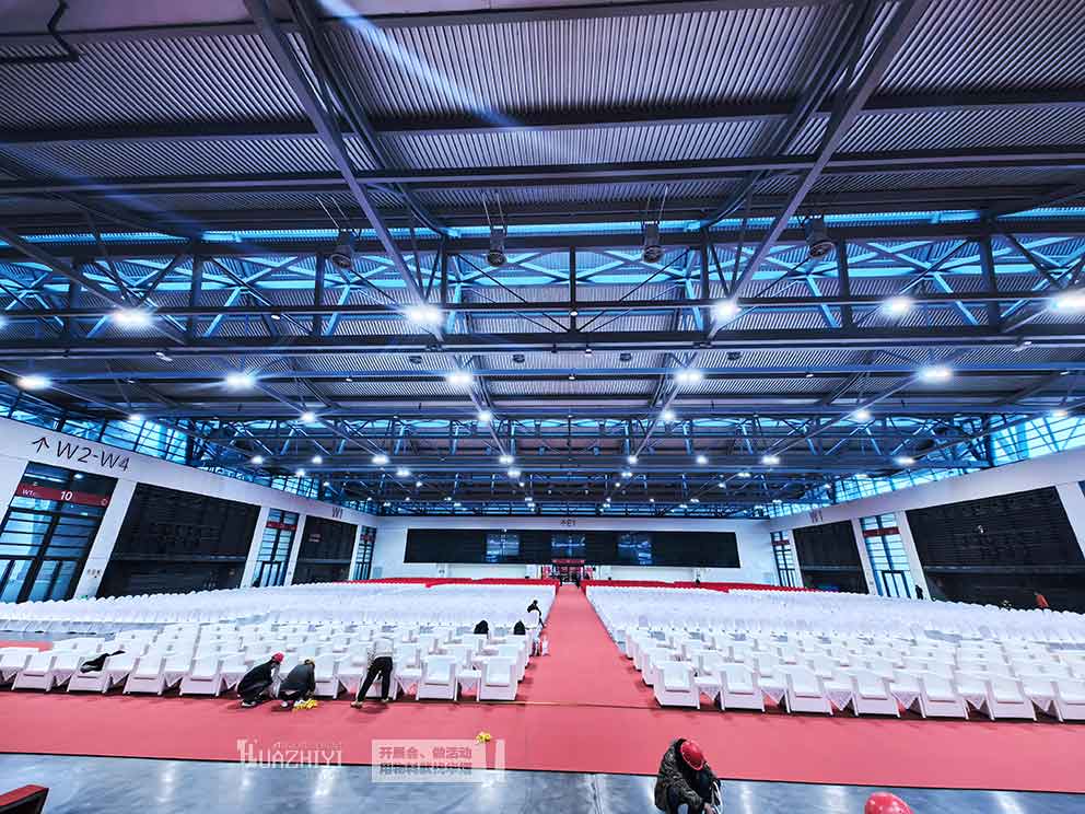 华熠桌椅租赁助力会展中心贵宾椅布场