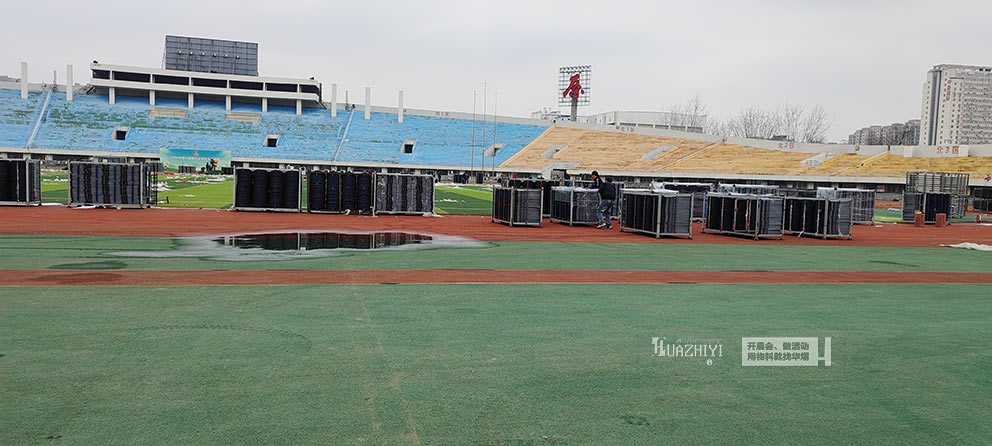 华熠桌椅租赁助力濮阳演唱会8000把折叠椅布场