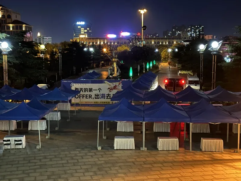 折叠帐篷现场三