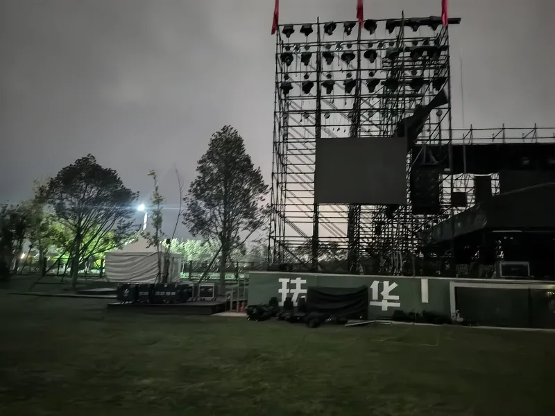 雷亚舞台现场二